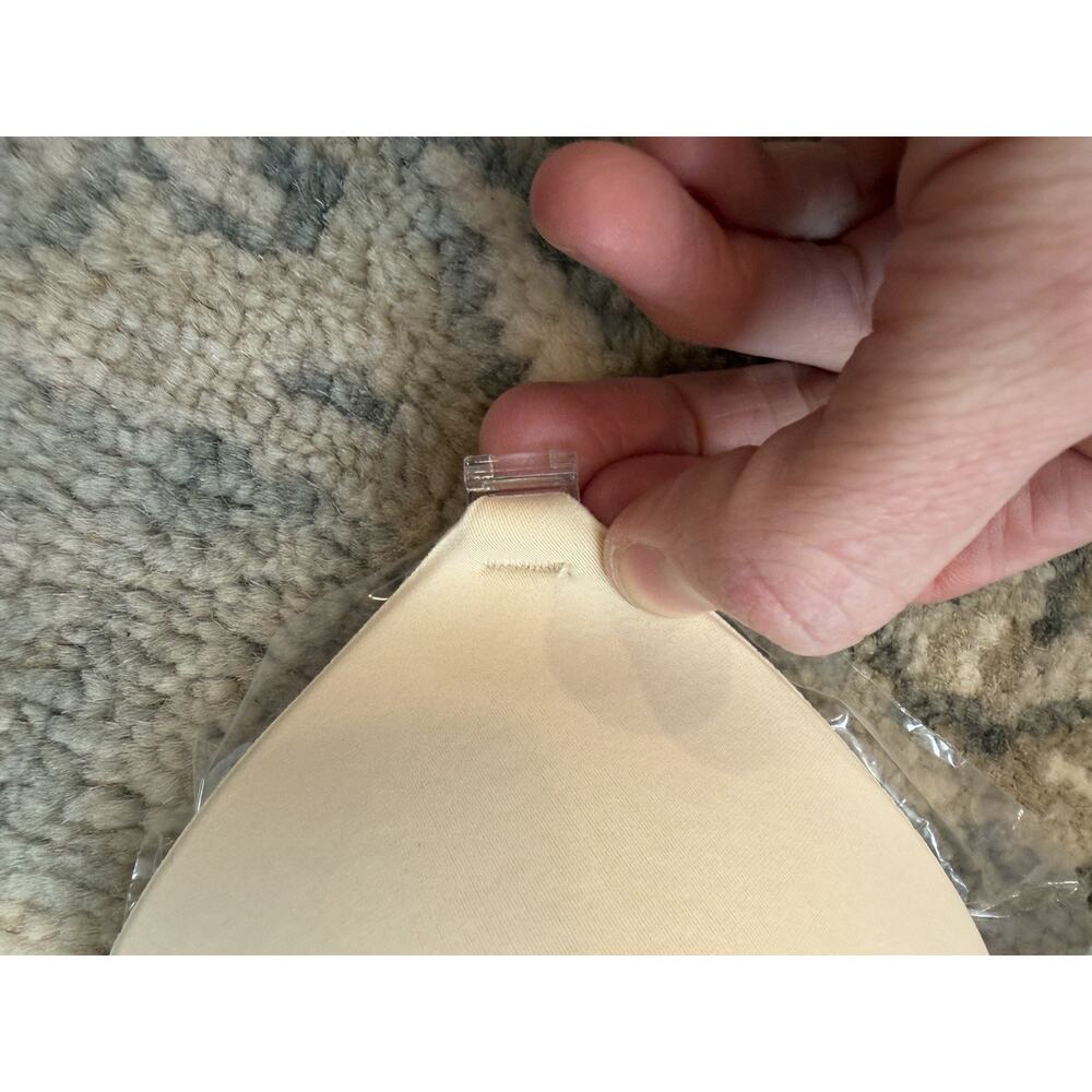 NOOD LIGHT & AIRY ADHESIVE BRA Seamless Luxe Adhesive Bra Nude D Cup NIB $50 - Picture 8 of 9